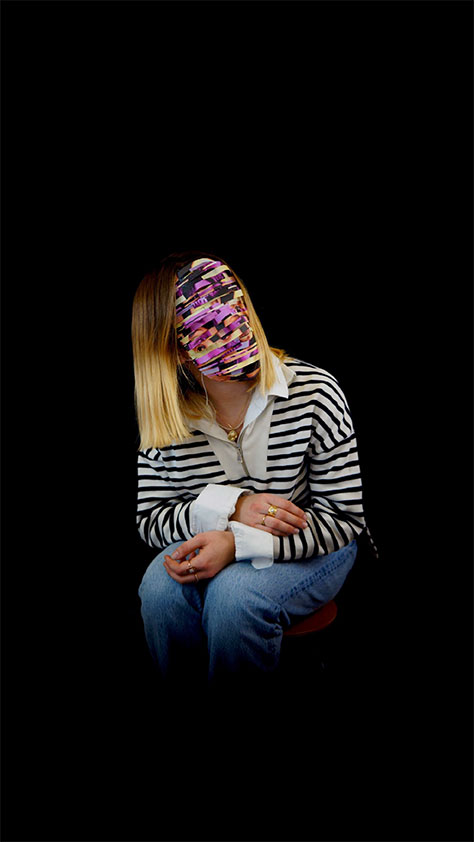 Portrait de l’étudiant en identité glitch